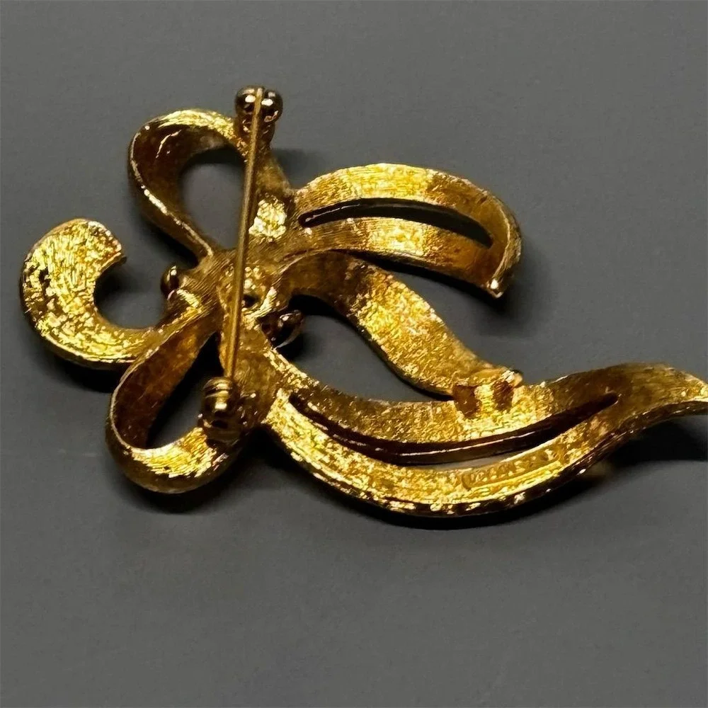 Monet Brooch Gold‎ Tone Ribbon Bow Textured Signed Vintage Elegant Costume